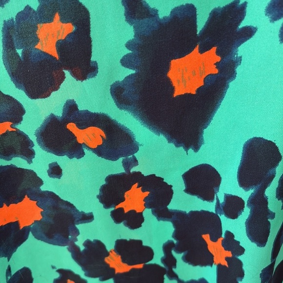 Cabi Vibrant Green and Orange Leopard Print Women's Top - Picture 2 of 3